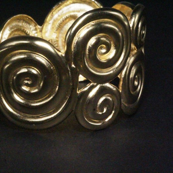 Kenneth Jay Lane Designer Heavy Massive Etruscan Swirl Matte Gold Clamp Bracelet - Picture 6 of 9